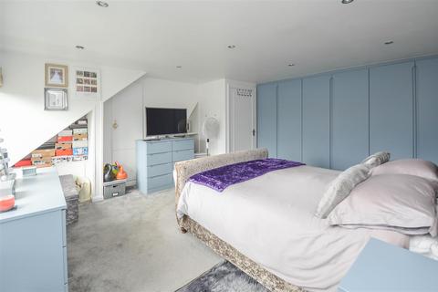 5 Dunmow Gardens, West Horndon, Brentwood, CM13 3NL