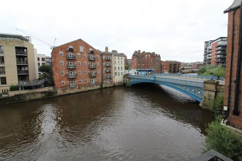 2 bedroom apartment to rent, Riverside Court, Leeds