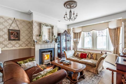 33 Hallmead Road, Sutton, SM1 1RD