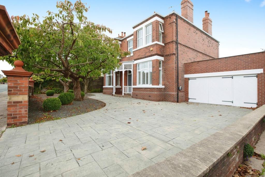 Dane Avenue, BarrowinFurness LA14 5 bed detached house for sale £