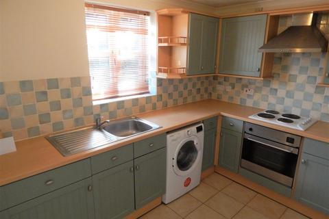 2 bedroom flat to rent, Haynes House, Southcrest