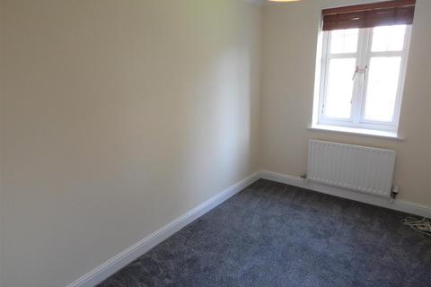 2 bedroom flat to rent, Haynes House, Southcrest