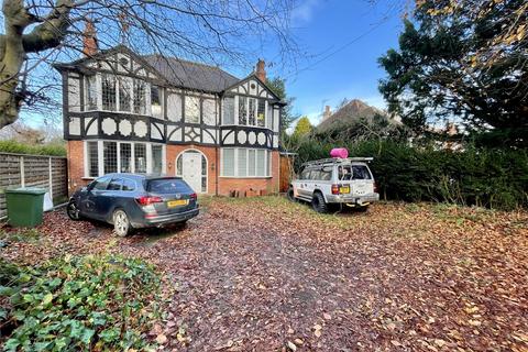 3 bedroom detached house for sale, Marton Road, Bridlington, East Yorkshire, YO16