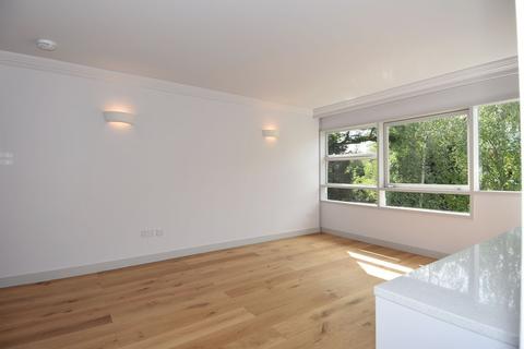 2 bedroom flat to rent, Parkleys, Richmond, TW10