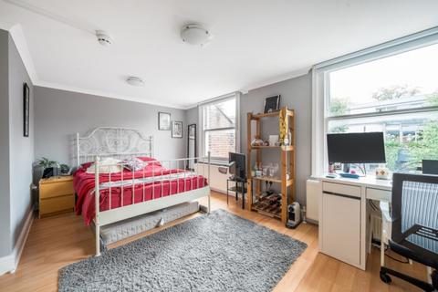 3 bedroom flat to rent, Ravenscourt Avenue Hammersmith W6