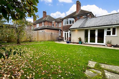 3 bedroom detached house for sale, Delightful Family Home on The Drive, Melton\, LE13 0BT