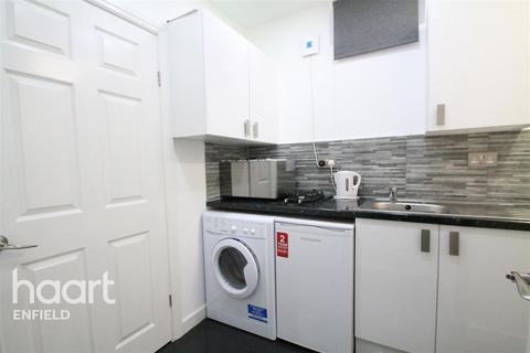 Detached house to rent, Park Lane, N17