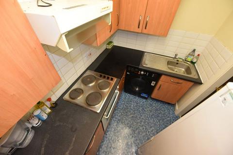 2 bedroom flat to rent, Cardigan Road