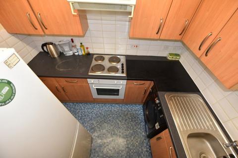 2 bedroom flat to rent, Cardigan Road