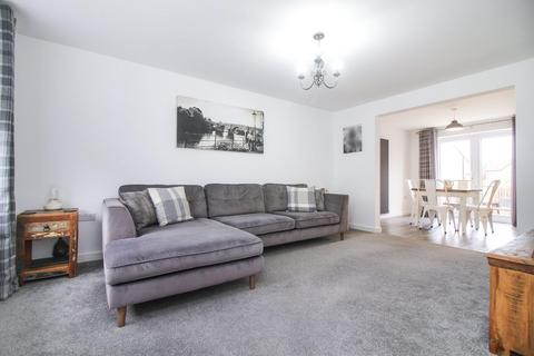 4 bedroom detached house for sale, Hayling Court