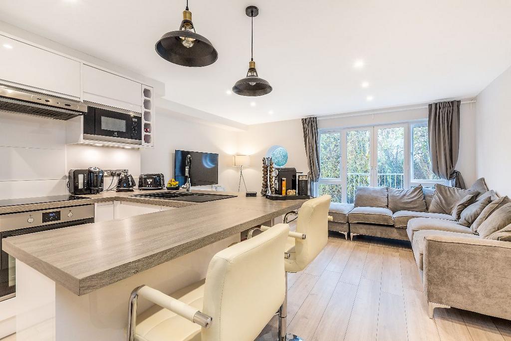 The Alders, West Wickham BR4 2 bed apartment to rent £1,800 pcm (£415 pw)