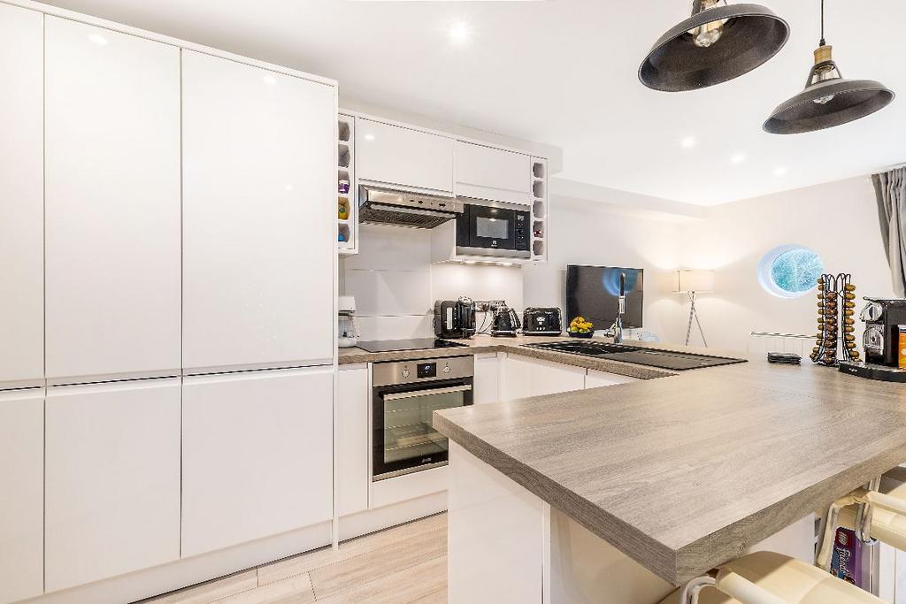 The Alders, West Wickham BR4 2 bed apartment to rent £1,800 pcm (£415 pw)