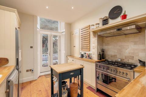 68 Strathearn Road, Edinburgh, EH9 2AF