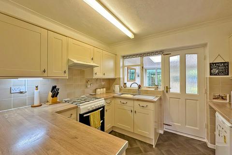3 Ednam Grove, Wombourne, Wolverhampton, WV5 9AZ