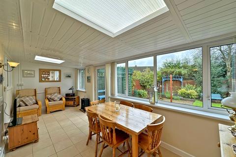 3 Ednam Grove, Wombourne, Wolverhampton, WV5 9AZ