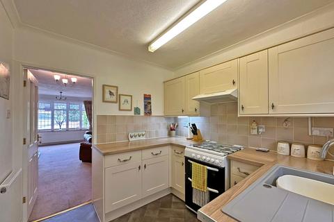 3 Ednam Grove, Wombourne, Wolverhampton, WV5 9AZ