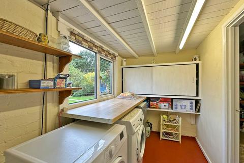 3 Ednam Grove, Wombourne, Wolverhampton, WV5 9AZ