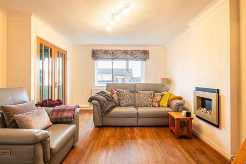 52 Wharfedale Drive, Chapeltown, Sheffield, S35 2QL