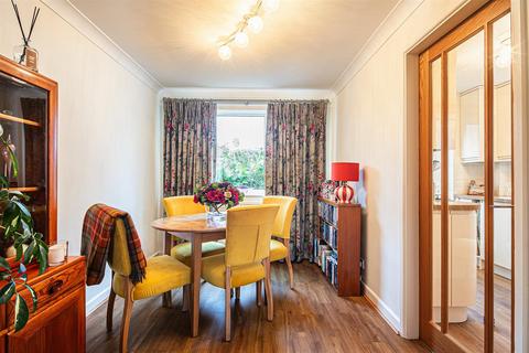 52 Wharfedale Drive, Chapeltown, Sheffield, S35 2QL