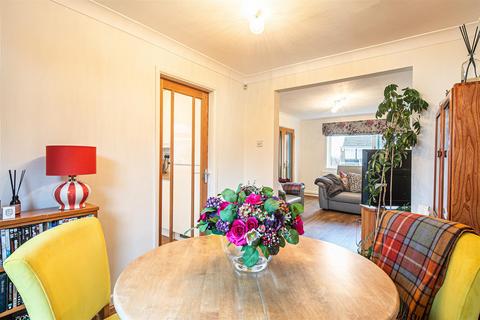 52 Wharfedale Drive, Chapeltown, Sheffield, S35 2QL