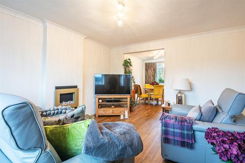 52 Wharfedale Drive, Chapeltown, Sheffield, S35 2QL