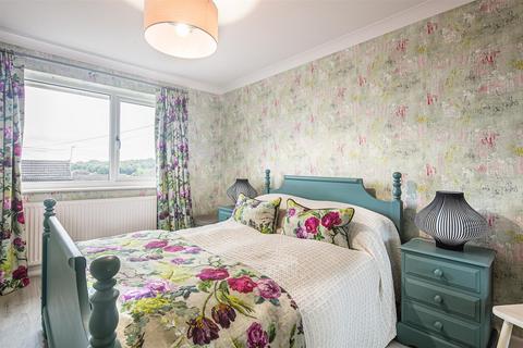 52 Wharfedale Drive, Chapeltown, Sheffield, S35 2QL