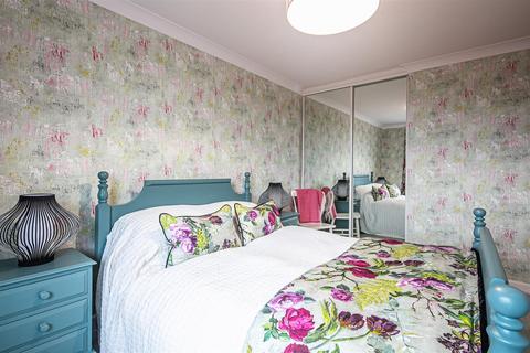 52 Wharfedale Drive, Chapeltown, Sheffield, S35 2QL