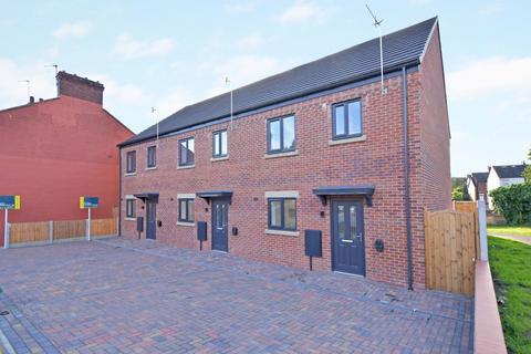 3 bedroom end of terrace house for sale, Heath Street, Newcastle, ST5