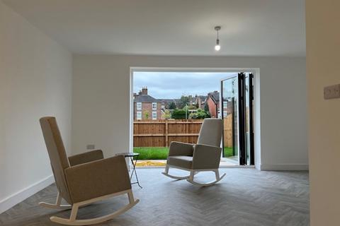 3 bedroom end of terrace house for sale, Heath Street, Newcastle, ST5