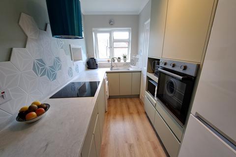 2 bedroom flat for sale, East Dean Road, Summerdown, Eastbourne BN20