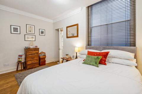 1 bedroom flat for sale, Courtfield Gardens, Earls Court, London