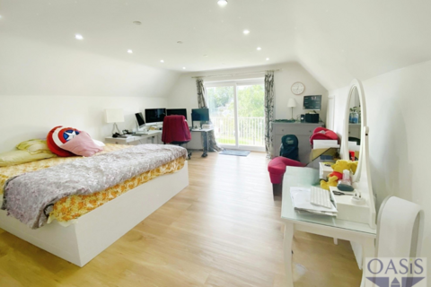 4 bedroom detached house to rent, Thames Side, Surrey TW18