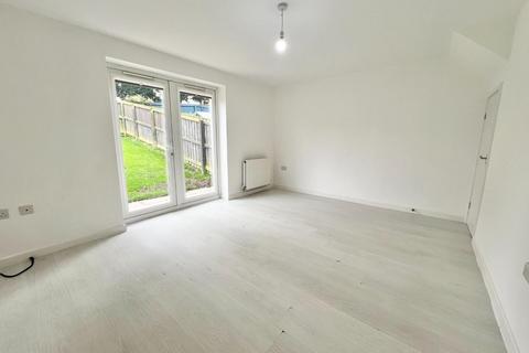 3 bedroom end of terrace house to rent, 68 Dorset CrescentConsett