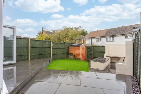 3 bedroom terraced house for sale, Fairway, Crawley RH11