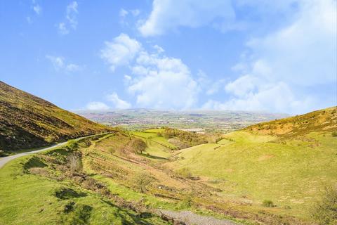 undefined, Ruthin, Wales, LL15