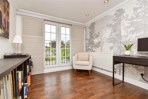 4 bedroom semi-detached house for sale, Eden Park Avenue, Beckenham, Kent