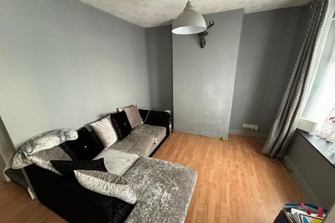 2 bedroom house to rent, Connaught Road, Chatham, ME4