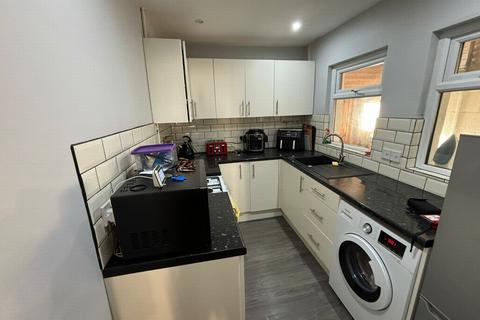 2 bedroom house to rent, Connaught Road, Chatham, ME4