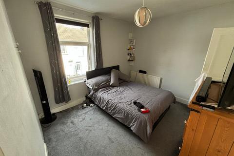 2 bedroom house to rent, Connaught Road, Chatham, ME4