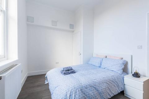 1 bedroom flat to rent, Navarino Road, London Fields, London, E8