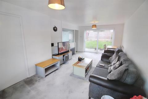 3 bedroom end of terrace house for sale, Lay Road, Aylesbury