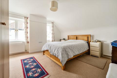 4 Litchfield Way, Guildford, GU2 7QL
