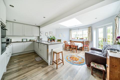 4 Litchfield Way, Guildford, GU2 7QL