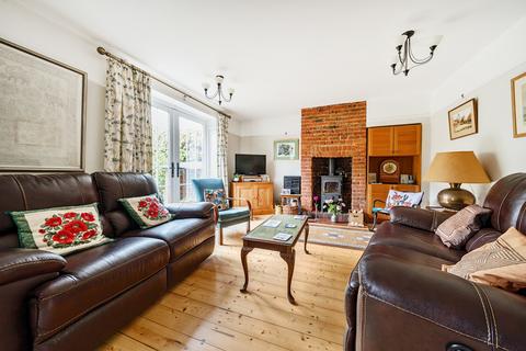4 Litchfield Way, Guildford, GU2 7QL