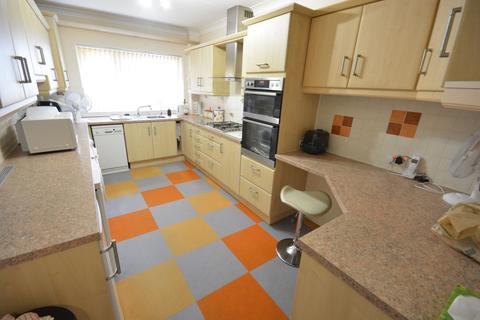 2 bedroom apartment for sale, Wallace Road, Broadstone BH18