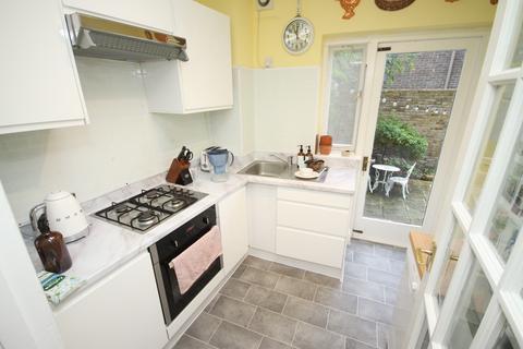 2 bedroom flat for sale, Crooms Hill, London SE10