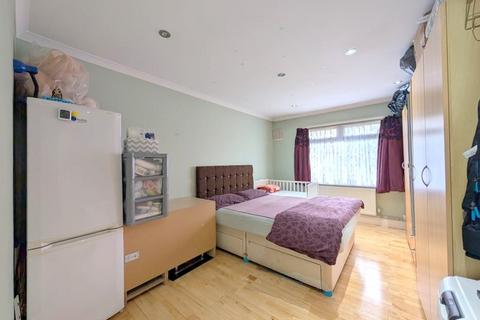 101 The Vale, Feltham, TW14 0JY