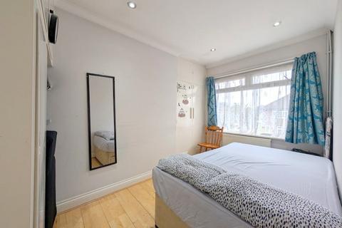 101 The Vale, Feltham, TW14 0JY