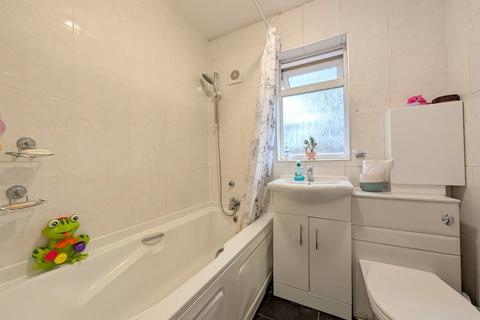 101 The Vale, Feltham, TW14 0JY