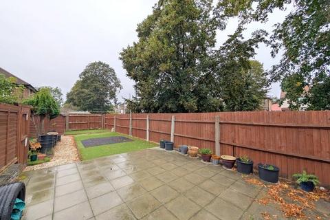 101 The Vale, Feltham, TW14 0JY